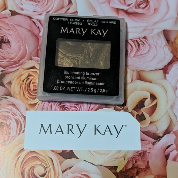 Mary Kay Other - 🎉HP🎉MK illuminating bronzer limited edition